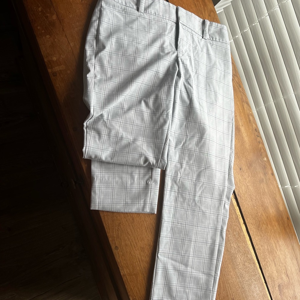 Calvin Klein Womans size 6  light blue and dark blue checkered slacks